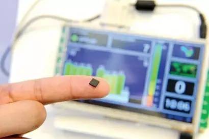 對于分米級、厘米級的優(yōu)異定位服務(wù)會(huì)是什么樣的體驗(yàn)這個(gè)問題,冉承其舉例說:“如果用這個(gè)高精度應(yīng)用服務(wù)約車,我們就不需要靠電話來喊最后一百米、最后十米,這個(gè)車可以直接開到你的腳底下。高精度應(yīng)用一定是北斗的特色服務(wù),會(huì)帶動(dòng)整個(gè)位置服務(wù)產(chǎn)業(yè)的革命性變化。”